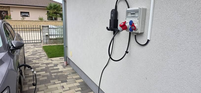 Zásuvková skriňa pre mobilnú nabíjačku elektromobilu